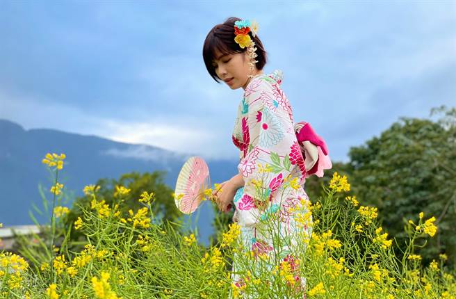 「享福卡」會員於活動期間入住或預約母親節餐飲專案，即可用優惠價體驗純正日式浴衣，獨家加贈髮飾、團扇與木屐等，秒飛日本。(福容大飯店花蓮店提供)