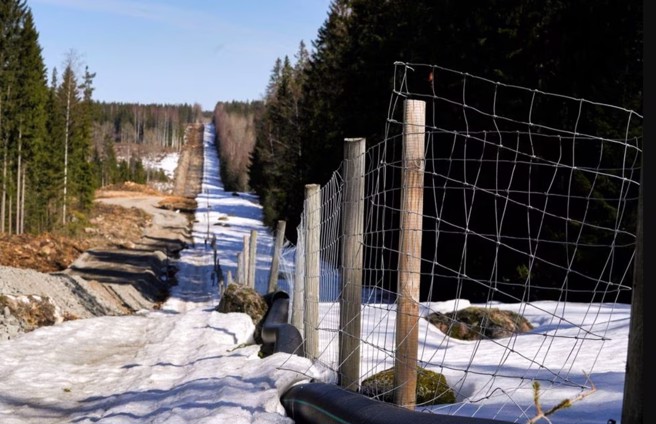 芬兰在芬-俄边境建起围墙。(图/路透社)   