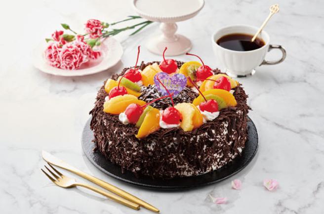 大润发母亲节热销款8吋黑森林巧克力蛋糕，原价600元，预购价480元。 （大润发提供）