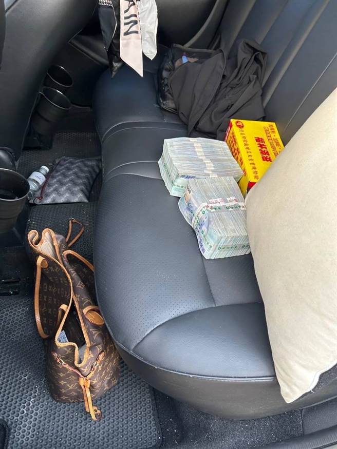 竹北有民眾加入社群平台投資訊息，加入群組後卻被告知要繳80萬現金讓專人投資操作，結果竟是詐騙。（竹北分局提供／邱立雅竹縣傳真）