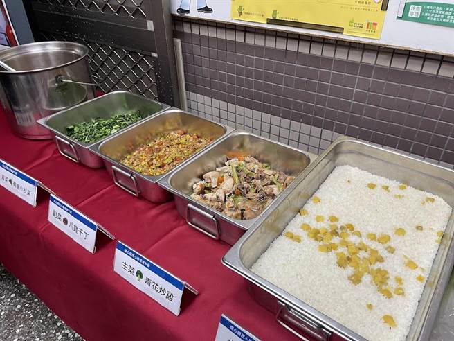 桃园中坜某国小师生出现集体上吐下泻，校方澄清与营养午餐无关。(本报资料照片／吕筱蝉桃园传真)