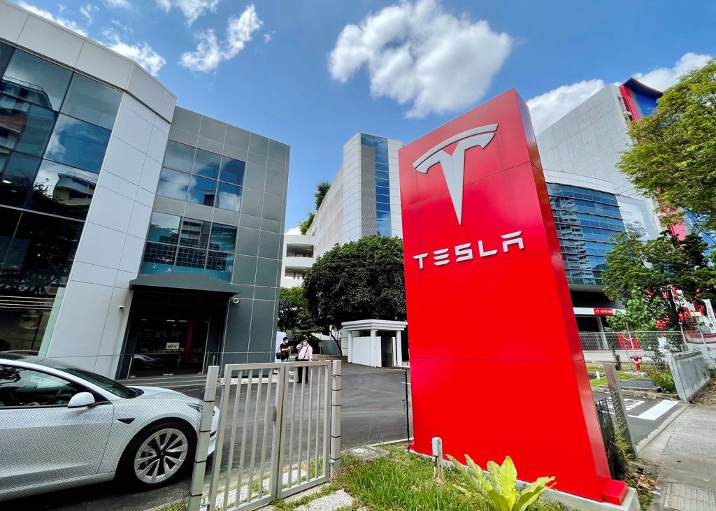 特斯拉（Tesla）上海厂工人甚至翻墙上马斯克拥有的推特（Twitter）发文给马斯克、他的母亲梅耶．马斯克（Maye Musk）以及特斯拉官方帐号。图/路透社(photo:ChinaTimes)