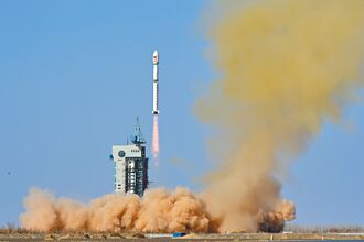 大陸發射衛星 火箭殘骸墜台灣北部外海