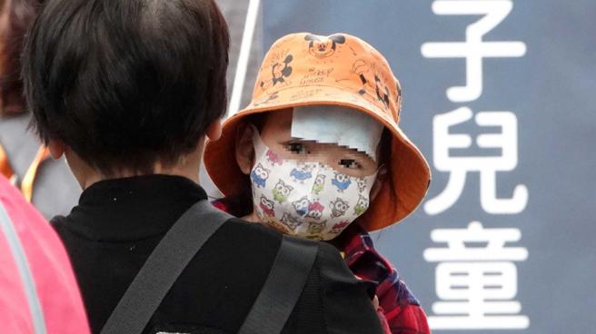 肠病毒D68型初期症状跟感冒一样，也无手足口症及咽峡炎，难以及早确诊，又可能急遽恶化，因此让许多专家相当头疼。（示意图／非当事人，报系资料库）