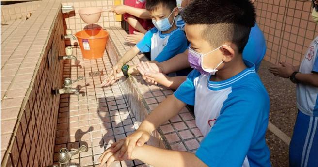 疫情期间高强度的防疫措施，延后了肠病毒大流行的循环期，随着解封脚步愈走愈快，医师提醒要勤洗手预防病毒传播。（示意图／非当事人，报系资料库）