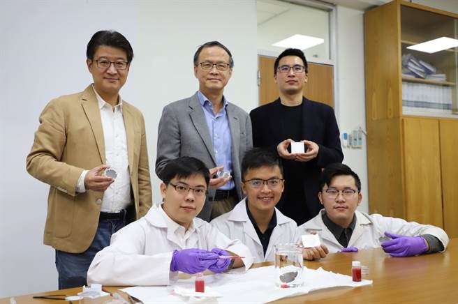 台科大教授朱瑾的团队，透过镀膜有效提高油水分离过滤膜效能，可解决油污染的污水问题。（台科大提供／林志成台北传真）