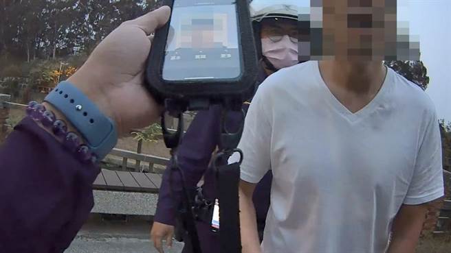 高雄40岁陈姓男子和警方上演一场耗时的辩论大会。（高市凤山分局提供／杨舒婷高雄传真）