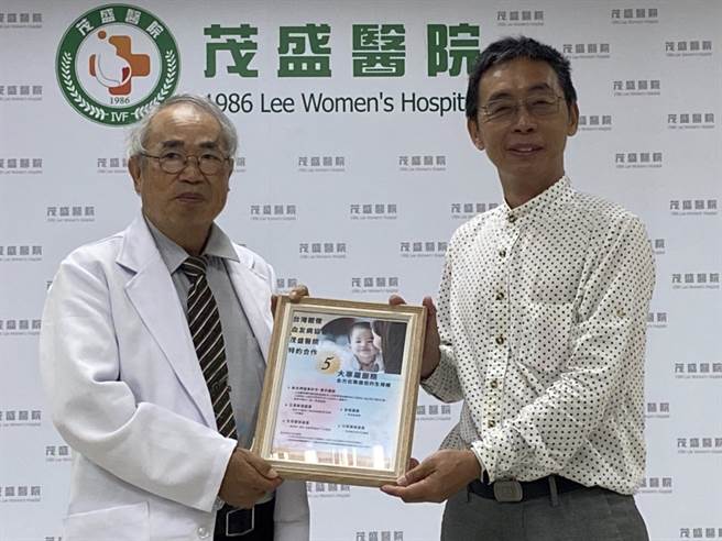 4月17日是世界血友病日，茂盛医院特别与台湾省关怀血友病协会签订「特约医院」，提供会员有关人工生殖技术之就医、检查等优惠。（冯惠宜摄）