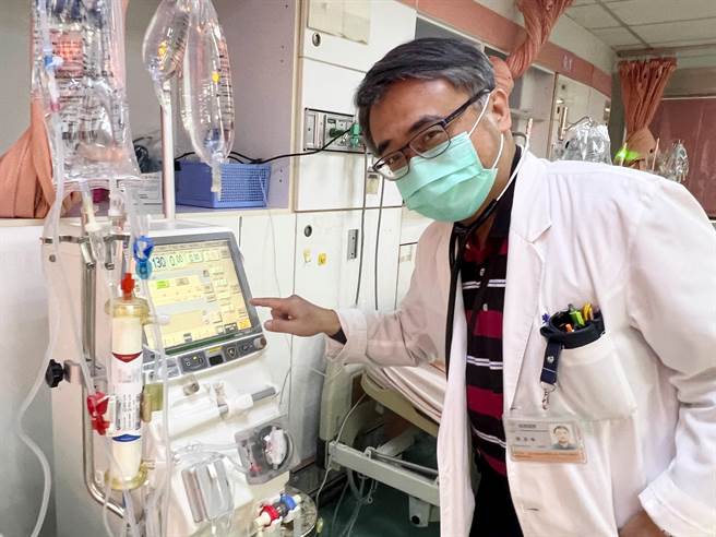 大甲李综合肾臟科医师陈采峰提醒把含糖饮料当水喝，未来恐会洗肾。（陈淑娥摄）