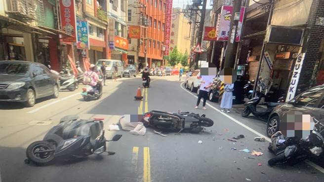 基隆市中山区16日发生一起机车车祸，导致受害者仍昏迷不醒。（基隆市警察局提供／张志康基隆传真）