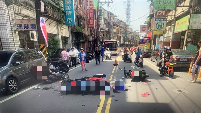 基隆市中山区16日发生一起机车车祸，导致受害者仍昏迷不醒。（基隆市警察局提供／张志康基隆传真）
