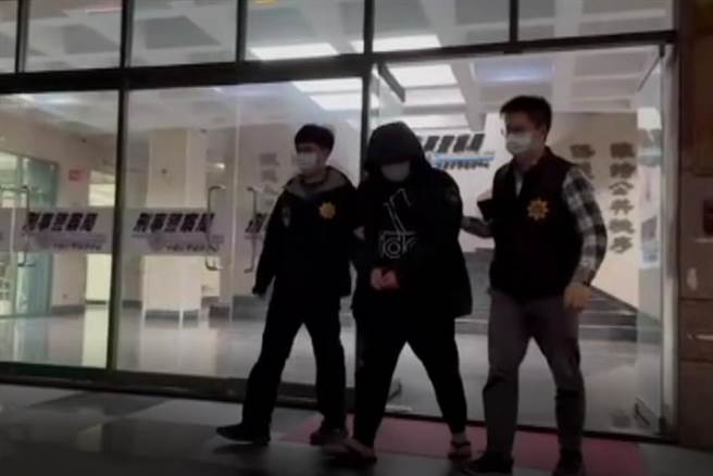 刑事局中打三隊查獲以王姓角頭為首的詐騙集團，逮獲王男等9人。(警方提供)