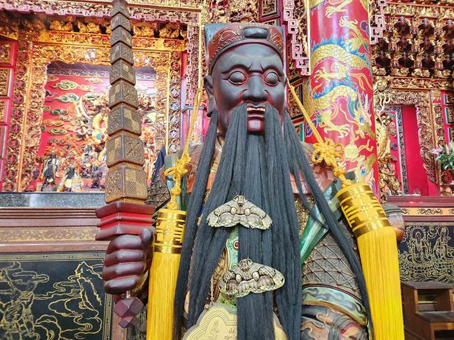 随农历3月3日玄天上帝圣诞将届，阿里山受镇宫已飞来7只枯球箩纹蛾，「神蝶朝拜」令人称奇景象再现。（取自阿里山国家森林游乐区脸书／吕妍庭嘉义传真）