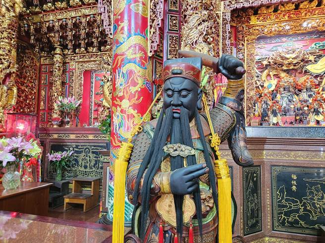 随农历3月3日玄天上帝圣诞将届，阿里山受镇宫已飞来7只枯球箩纹蛾，「神蝶朝拜」令人称奇景象再现。（取自阿里山国家森林游乐区脸书／吕妍庭嘉义传真）