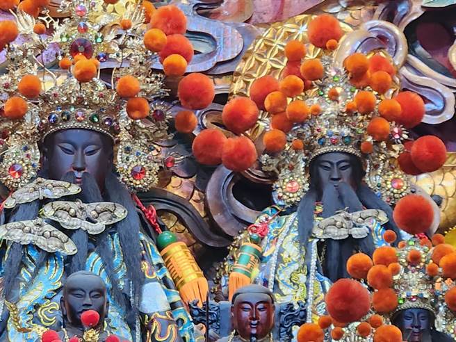 随农历3月3日玄天上帝圣诞将届，阿里山受镇宫已飞来7只枯球箩纹蛾，「神蝶祝寿」令人称奇景象再现。（取自阿里山国家森林游乐区脸书／吕妍庭嘉义传真）