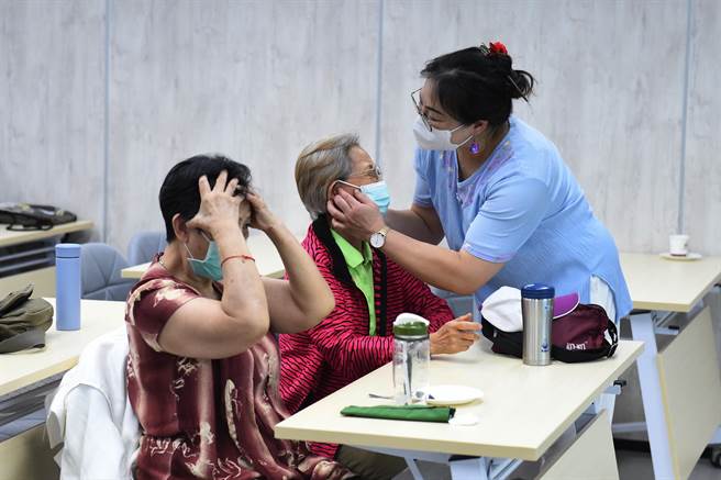 静宜大学「中区长青学苑」让银髮族能学习技能，扩展视野，强健身心，永保青春活力，实现「活到老、学到老」！（静宜大学提供）