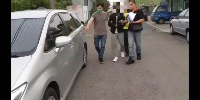 警方将王男与姚女移送法办。（警方提供）