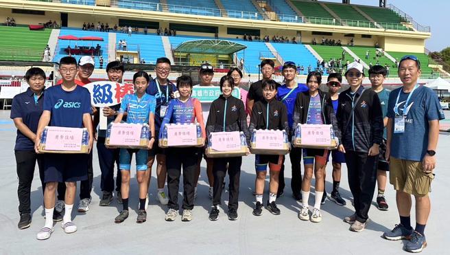 高雄市网球队比赛传来捷报，夺得4金1银1铜佳绩(高雄市教育局提供)