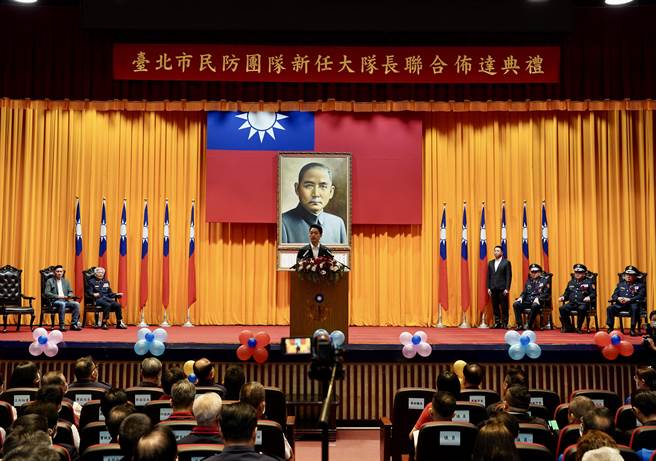北市民防团队民防大队、义勇警察大队及交通义勇警察大队大队长布达典礼。（北市警局提供）