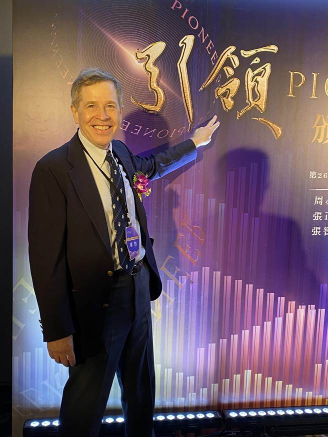 中研院近史所特聘研究员康豹今天获得教育部学术奖。（林志成摄）