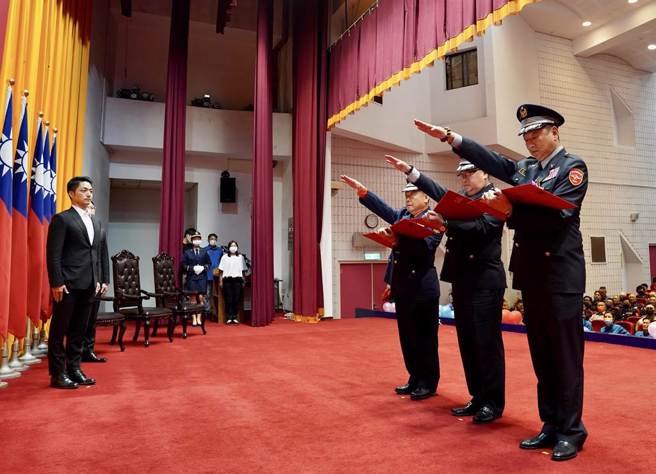 北市民防团队民防大队、义勇警察大队及交通义勇警察大队宣示。（北市警局提供）