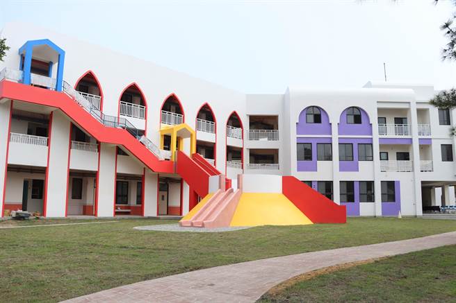 文山国小校舍改为魔法学校情境。（苗栗县政府提供／李京升苗栗传真）