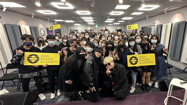 颐原和魁刚受邀校园演讲。（1500 声量音创学院提供） 