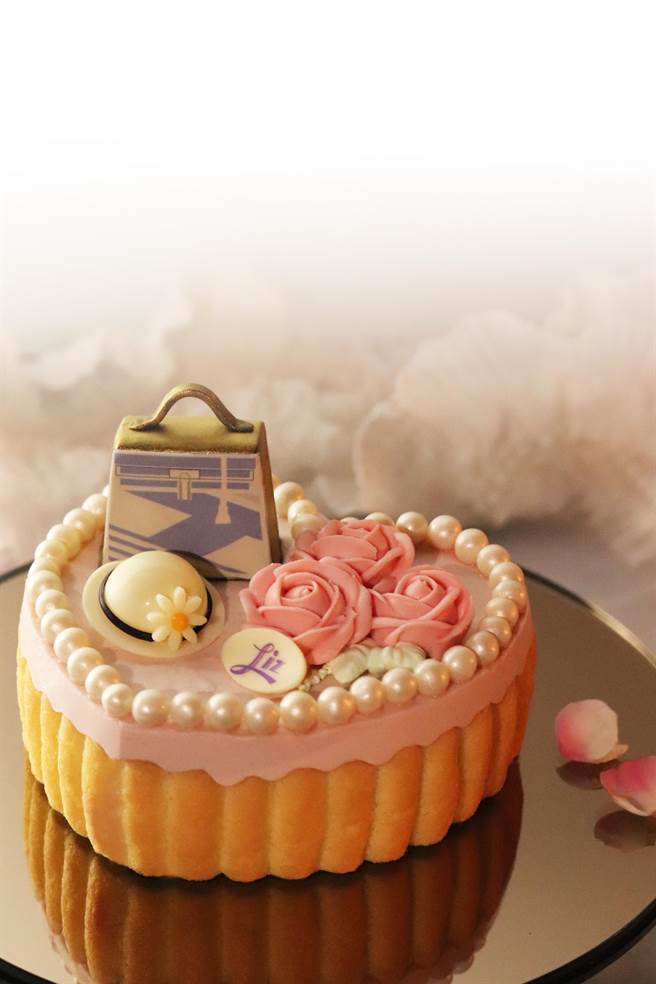 丽致坊「贵妇美莓」母亲节蛋糕，6吋售价1380元，4月30日前预购可享早鸟85折优惠。（丽致餐饮集团提供）