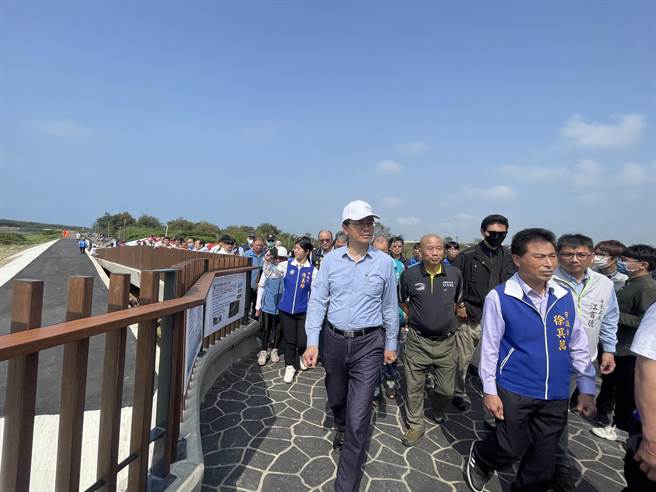 桃园许厝港自行车景观大桥17日启用。(吕筱蝉摄)