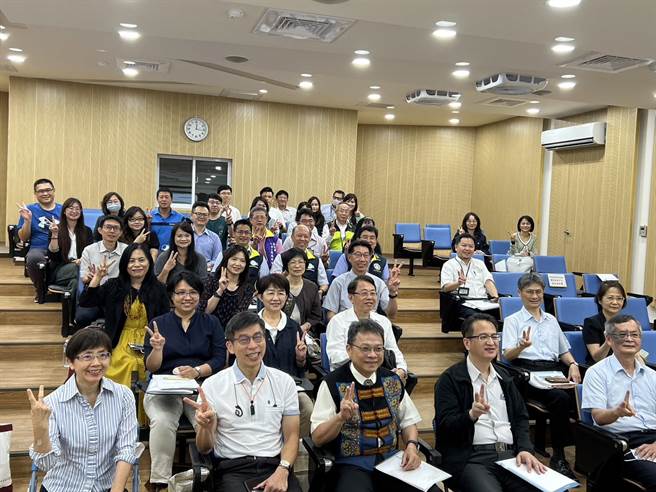 家长团体关心屏科实中设置，期盼解决资优生出走现象。(锺佳滨提供)