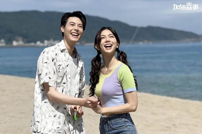 鄭芯恩陪Teddy海邊散心。（樂昕娛樂提供）