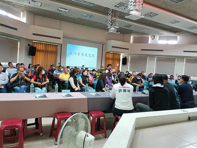 彰化警分局邀请村里长、乡镇市民代表及议员共70人，组成「打诈民意代表队」。（警方提供）