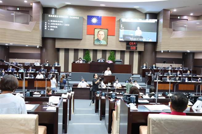 南投县议会17日进行第20届第2、3次临时会审查报告及第2、3读会。（南投县议会提供／杨静茹南投传真）