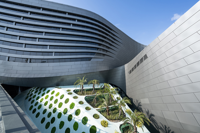 高雄港旅運中心戶外景觀。(攝影/黃敬文)
