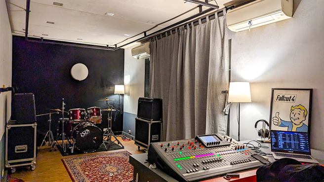 劉洛克的「洛克樂器－小行星工作室」樂器行，隔音設備十分講究，即使半夜練團也完全沒問題。(圖片提供/洛克樂器－小行星工作室)
