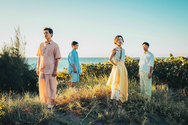 來自高雄的淺堤樂團由（左起）鼓手堂軒、吉他手紅茶、主唱依玲、貝斯手方博組成。(圖片提供/淺堤樂團)
