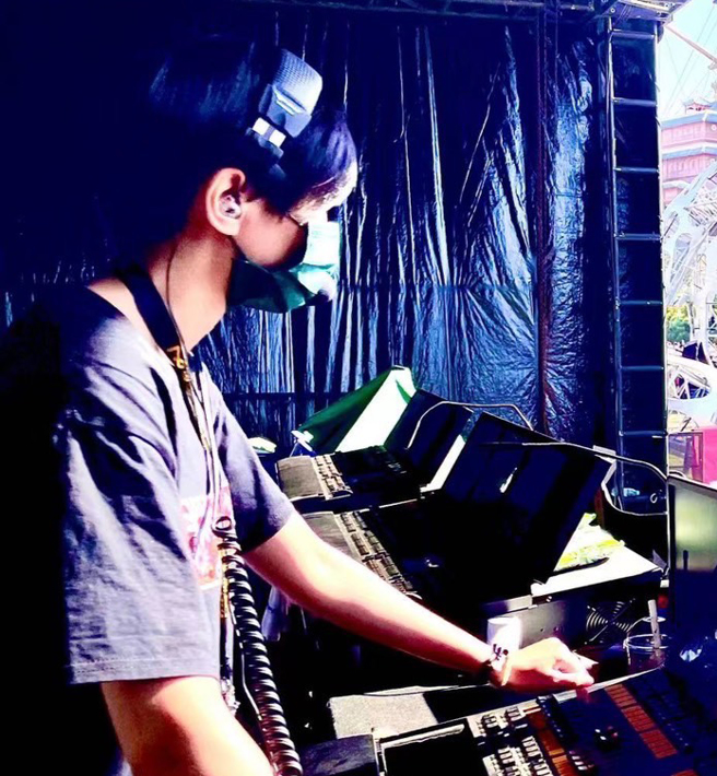 盧虹伶從高雄百樂門酒館學習、歷經LIVE WAREHOUSE洗禮，現居臺北獨立接案。(圖片提供/盧虹伶)
