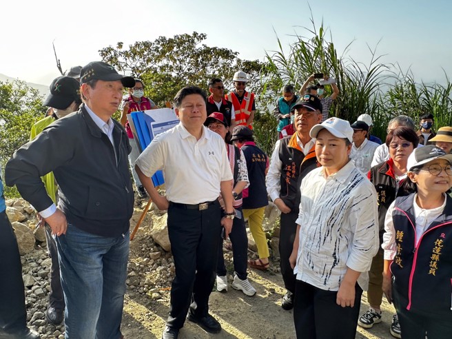 赤柯山復建工程目前核定1亿2,133万元，后续工程约有5000多万，请吴泽成主委全力协助。吴泽成主委回应表示，在经费上一定全力支持，并期许县府修缮重建工程务必彻底做好。(戴志扬翻摄)