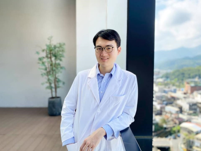 泌尿科名医顾芳瑜疑遭举报涉嫌替病患诈领保险费。（翻摄自顾芳瑜医师脸书）