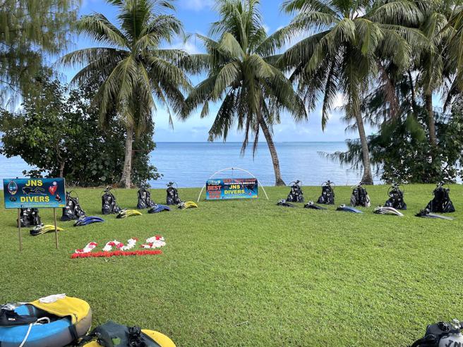 「JNS潜水」让不会游泳的旅客也能亲近海洋。（何书青摄）