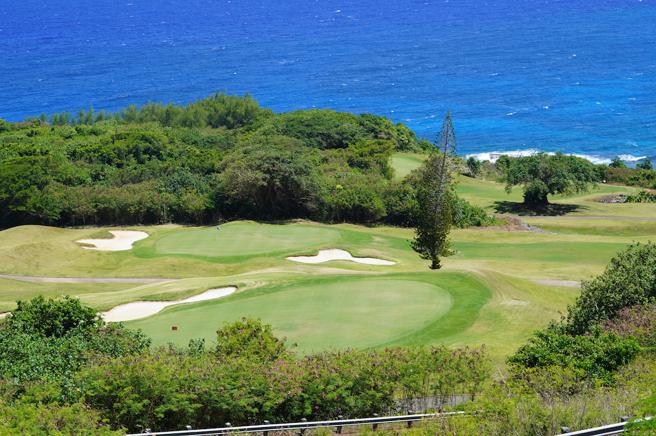 ONWARD MANGILAO GOLF CLUB沿着海岸建造，坐拥壮观海景。（何书青摄）