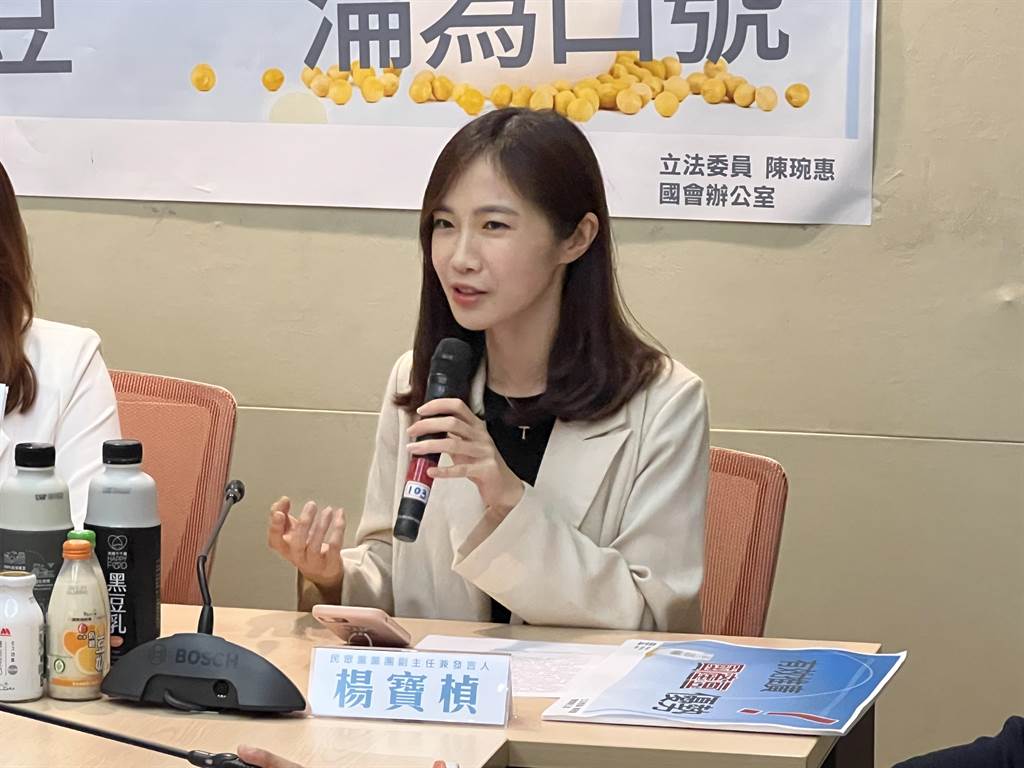 民眾黨美女發言人狂護空姐團 謝震武忍不住當面嗆1句 - 政治