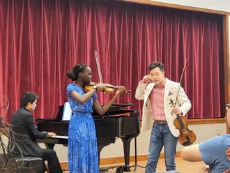 小提琴家黃俊文在美大師班　幫助學生打開耳朵聽見好聲音