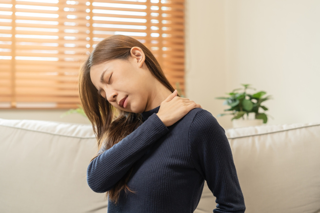 医师提醒，慢性发炎不容忽视，长期下来恐引发全身性疾病。（示意图／Shutterstock）