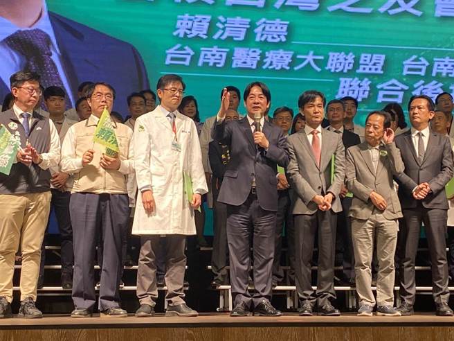 副总统赖清德（中）在台南举办首场竞选造势活动，喊话对岸应该善待台湾。（中时资料照，曹婷婷摄）