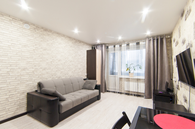 大學新鮮人為租2萬元套房，竟在房仲面前向父母嗆聲。（示意圖／Shutterstock）