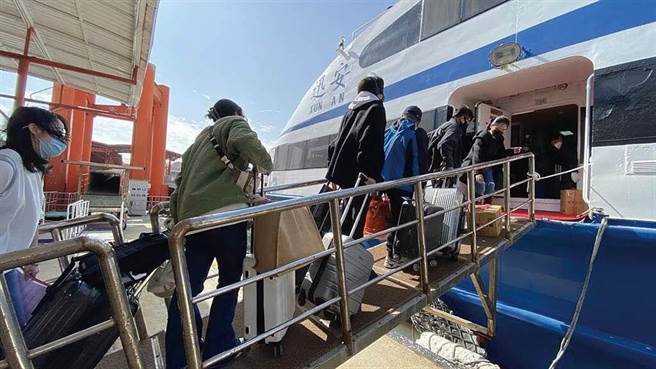 两岸「小三通」客运航线復航满百日，据厦门出入境边防检查总站指出，统计至17日止共运送旅客近5万人次。（报系资料照）