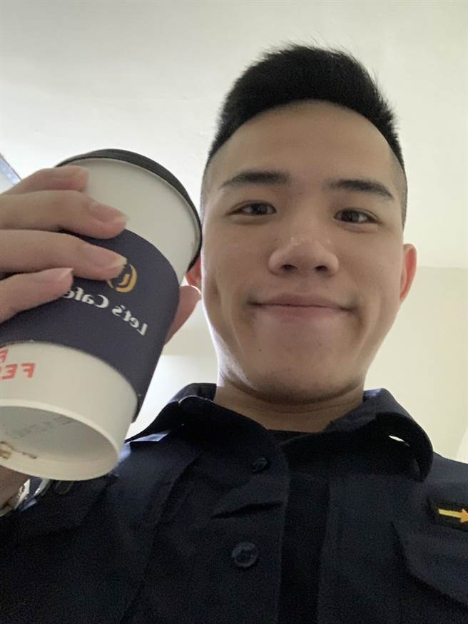 吴女失恋网上寻爱急匯款求见面，  「警界王阳明」叶少东安抚阻诈成功。（警方提供／陈淑芬台中传真）