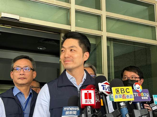 台北市长蒋万安于18日上午前往台北市灾害应变中心主持防汛抢险演习，会前受访。（陈薏云摄）