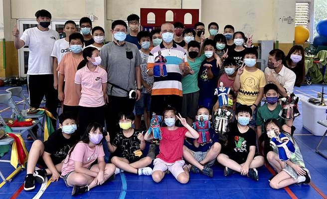 中兴国小同学与老师平常都要利用课余有限时间练习，相当不容易。（基隆市政府提供／徐佑升基隆传真）